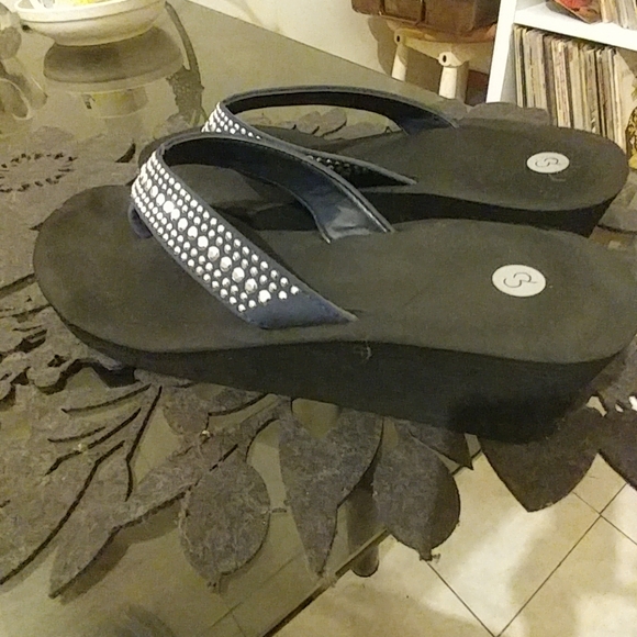 soft flip flops womens